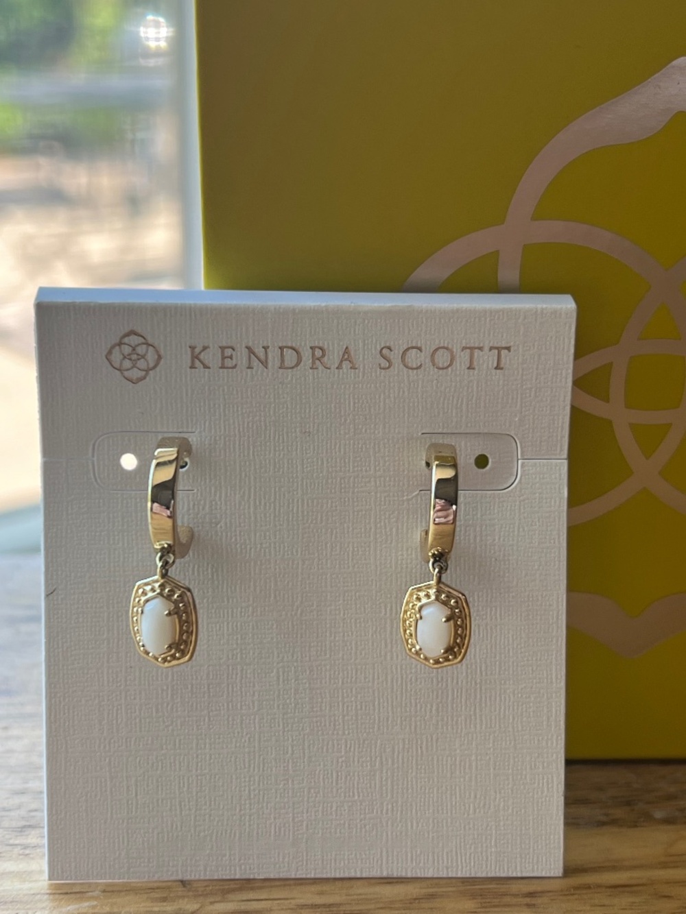 Kendra Scott Emilie Gold Beaded Fram Huggie Earrings in Mother of Pearl